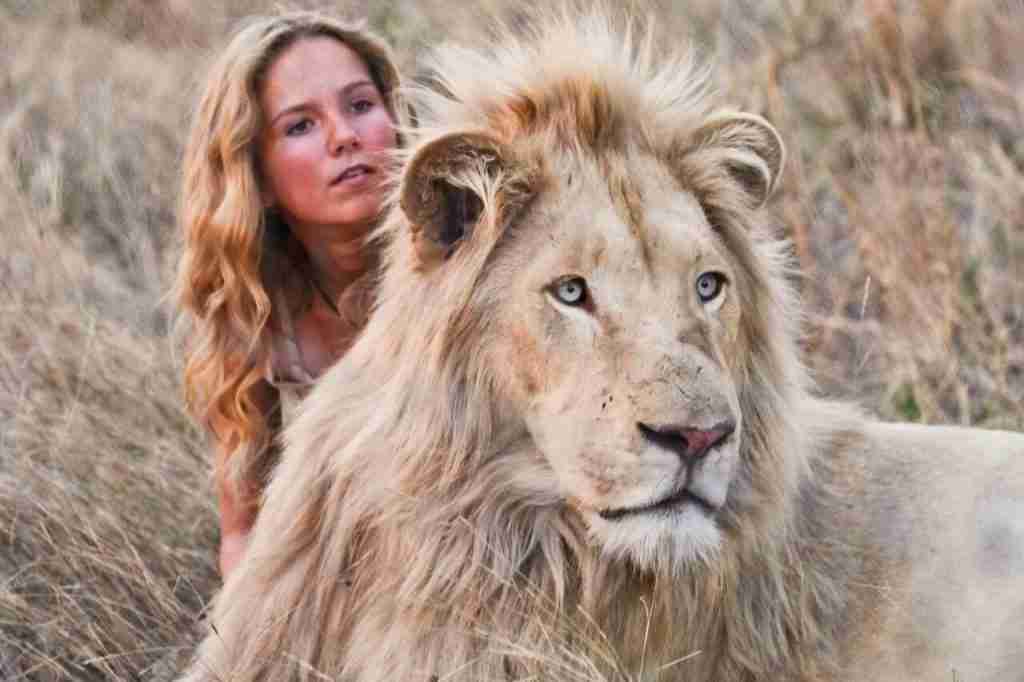 MIA Y EL LEÓN BLANCO: LA AMISTAD ENTRE UNA NIÑA Y SU LEÓN